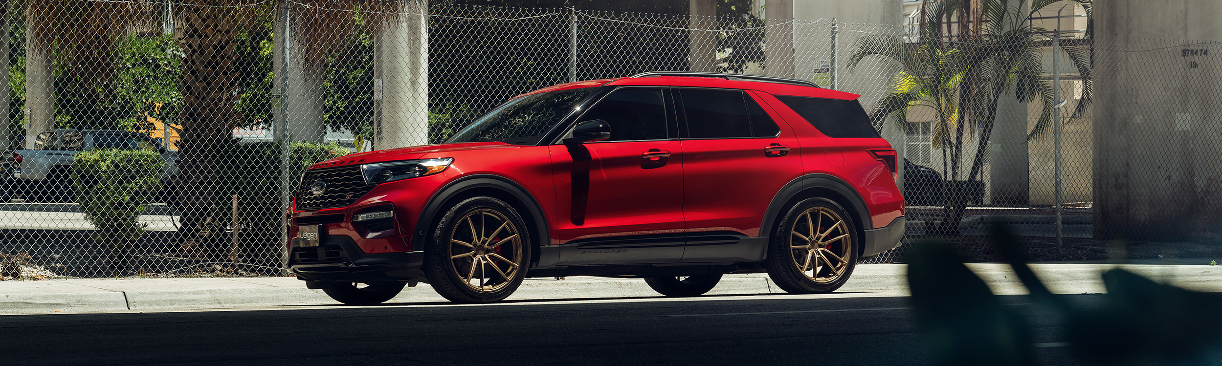 Red Ford Explorer ST